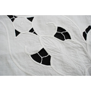 70328 PŁÓTNO HAFT SZNURECZKOWY AŻURY I KWIATY BIAŁY OBRUS 85 x 81 CM (3).JPG