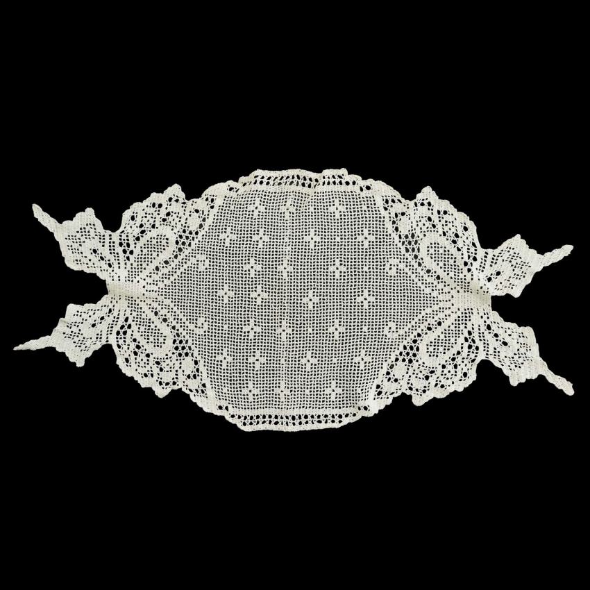 70331 SZYDEŁKO PIĘKNA SERWETA DUŻE MOTYLE CIEKAWY KSZTAŁT 95 X 45 cm (1).jpg