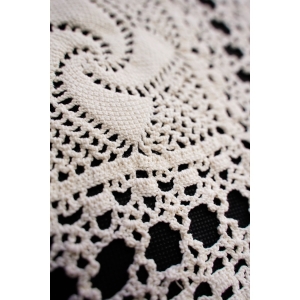 70343 SZYDEŁKO SPORY KREMOWY OBRUS WZÓR W WIRY 200 X 170 cm (4).JPG