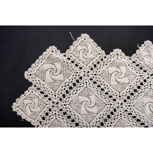 70343 SZYDEŁKO SPORY KREMOWY OBRUS WZÓR W WIRY 200 X 170 cm (5).JPG