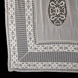 MUŚLIN I KORONKI ŚLICZNY STARY OBRUS 205 X 180 CM