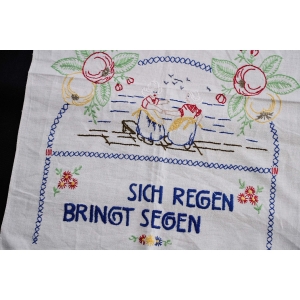 70355 STARA PRZYKUCHENNA MAKATKA RĘCZNIK ŚCIERECZKA ZASŁONKA Z NIEMIECKIM PRZYSŁOWIEM (2).JPG