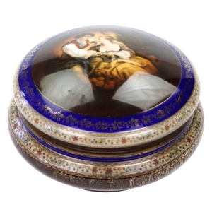 CARLSBAD/VICTORIA CUDOWNA BOMBONIERA ZE SCENKĄ W STYLU WIEDEŃSKIM