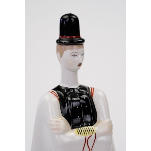 70558 HOLLOHAZA DUŻA FIGURA MĘŻCZYZNY W STROJU LUDOWYM (2).JPG