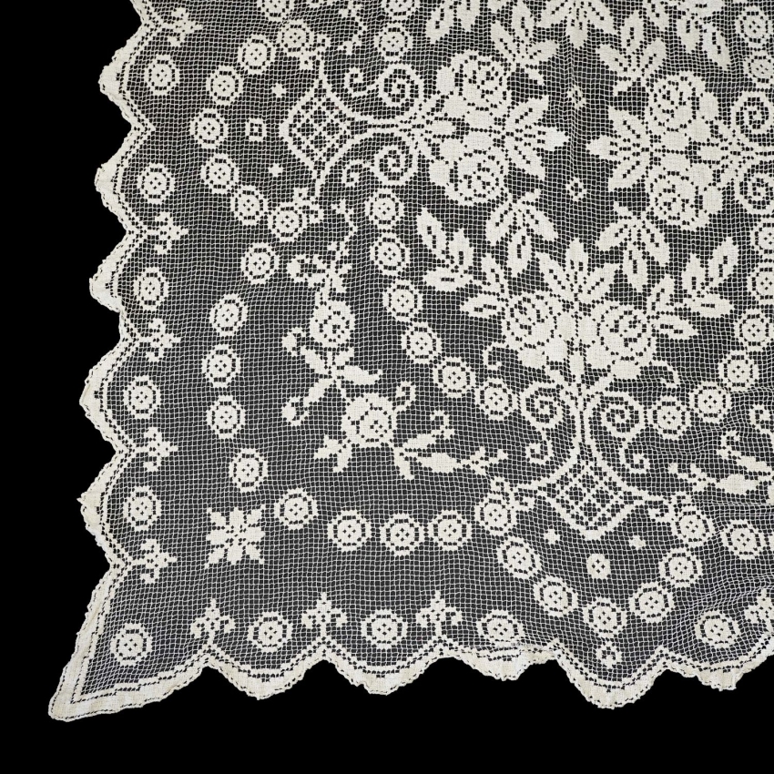 70634 KOŁEK KREMOWY OBRUS LUB FIRANKA CAŁA W KWIATY 220 X 180 CM (1).jpg