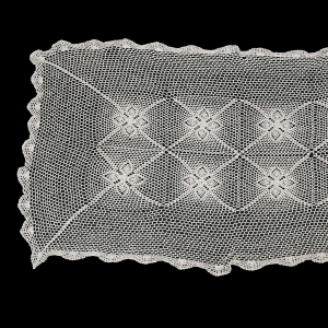 SZYDEŁKOWY PROSTY OBRUS W ODCIENIU ZŁAMANEJ BIELI 170 X 90 CM