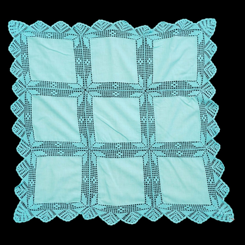 70665 SZYDEŁKO I LNIANE WSTAWKI OBRUS W GWIAZDY W TURKUSIE 80 X 80 CM (1).jpg
