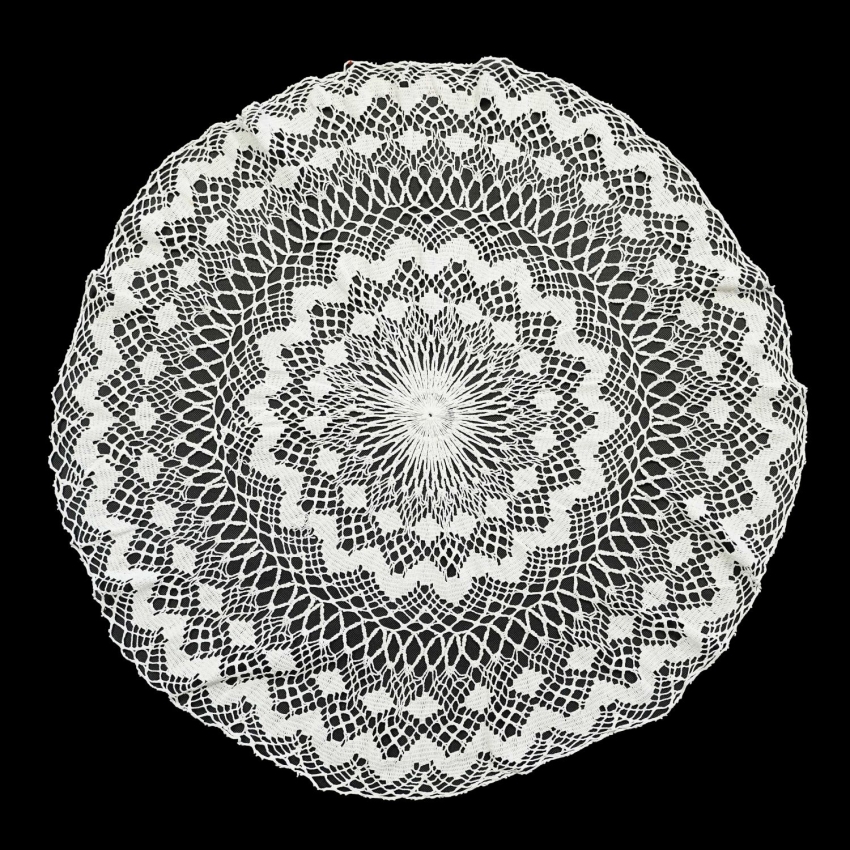 70670 KORONKA KLOCKOWA AŻUROWY BIAŁY OBRUS ŚR. 77 CM (1).jpg