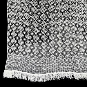 70672 SZYDEŁKO FAJNA FIRANKA W PAJĄCZKI 250 X 165 CM (1).jpg