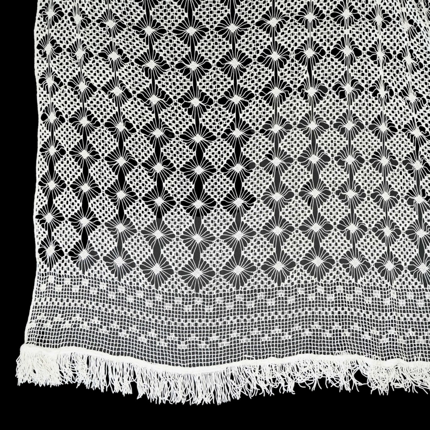 70672 SZYDEŁKO FAJNA FIRANKA W PAJĄCZKI 250 X 165 CM (1).jpg