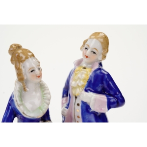 70701 JAPONIA RĘCZNIE MALOWANE PUZDERKO FIGURALNE DAMA Z KAWALEREM (2).JPG