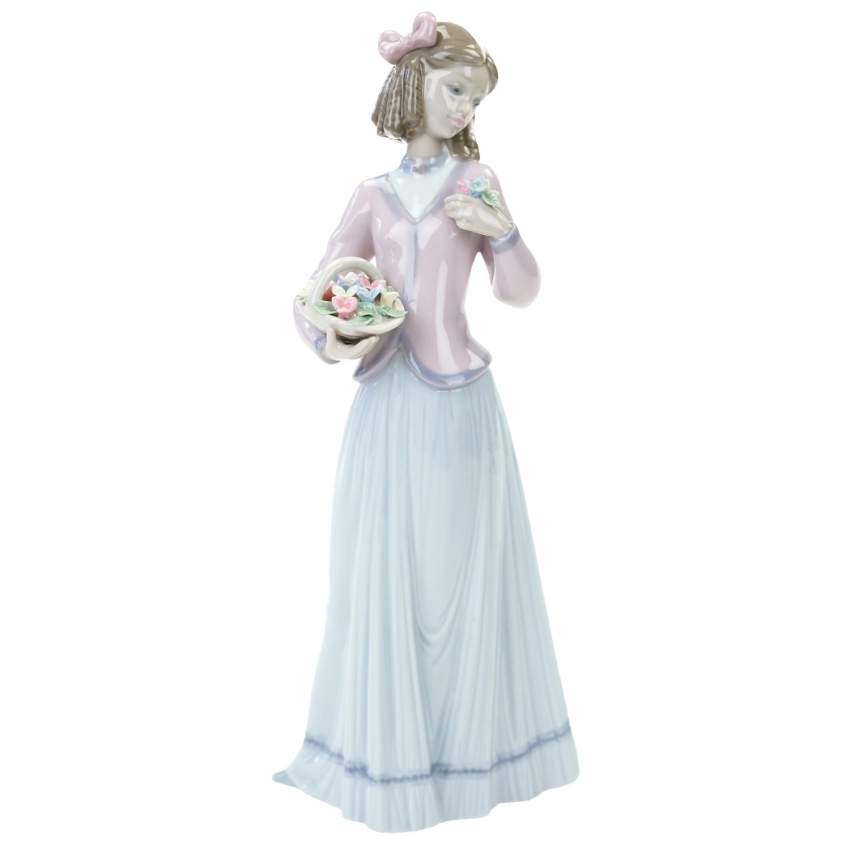 70777 LLADRÓ #7644 INNOCENCE IN BLOOM FIGURA DZIEWCZYNY Z KOSZEM KWIATÓW (1).jpg