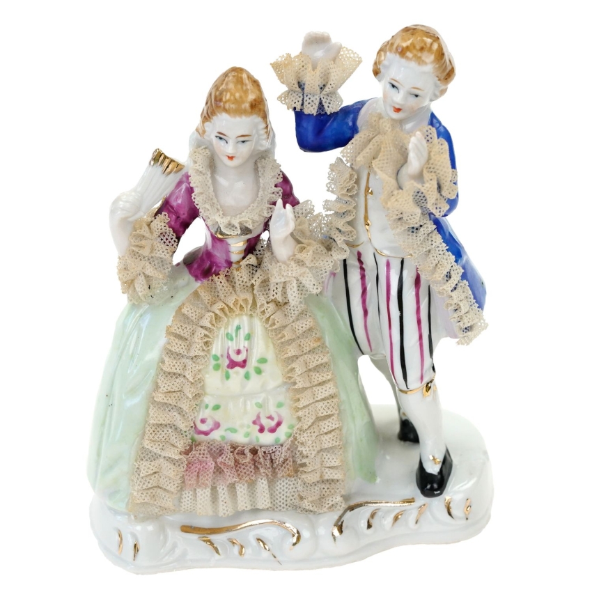 70809 CUDOWNA STARA GRUPA FIGURALNA DAMY W KRYNOLINACH I KAWALER (1).jpg