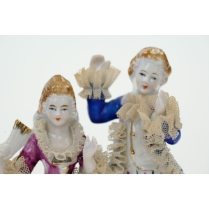 70809 CUDOWNA STARA GRUPA FIGURALNA DAMY W KRYNOLINACH I KAWALER (2).JPG
