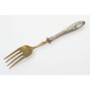 71104 DUŻY WIDELEC CZTEROZĘBNY ŚRODKA STOŁU SECESJA MOSIĘŻNY CZERPAK (4).JPG