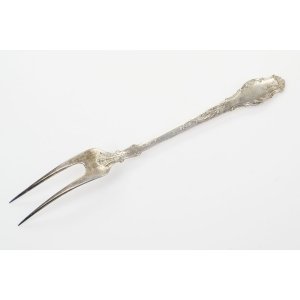 71105 BERNDORF STAREŃKI DWUZĘBNY WIDELEC ŚRODKA STOŁU Z MONOGRAMEM ŁADNIE ZDOBIONA (4).JPG