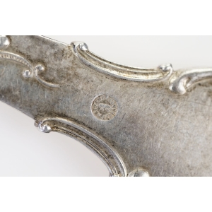 71105 BERNDORF STAREŃKI DWUZĘBNY WIDELEC ŚRODKA STOŁU Z MONOGRAMEM ŁADNIE ZDOBIONA (5).JPG