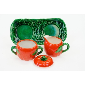 71162 CERAMICZNY ZESTAW MLECZNIK I CUKIERNICA NA TACY POMIDORKI (3).JPG