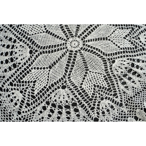 71239 SZYDEŁKO OKRĄGŁY BIAŁY OBRUSIK Z GWIAZDĄ ŚR. 77 CM (2).JPG