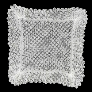 DOŚĆ DELIKATNY OBRUS ROBIONY NA DRUTACH 92 X 81 CM