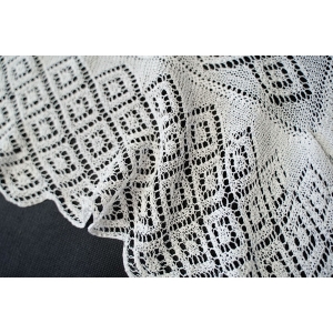 71249 DOŚĆ DELIKATNY OBRUS ROBIONY NA DRUTACH 92 X 81 CM (3).JPG