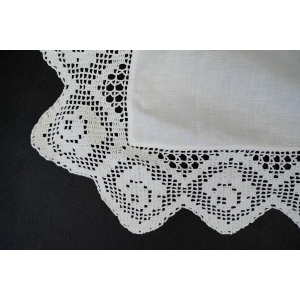 71255 BIAŁE PŁÓTNO I SZYDEŁKOWA KORONKA W RÓŻE OBRUS 155 X 125 CM (4).JPG