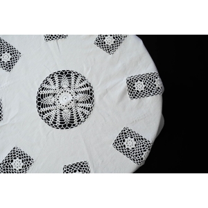 71256 LEN I SZYDEŁKOWE WSTAWKI BIAŁY OBRUS ŚR. 156 CM (2).JPG