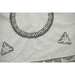 71257 BAWEŁNA I SZYDEŁKOWE WSTAWKI OBRUS 76 X 75 CM (2).JPG