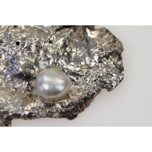 71359 DANIA SREBRO WISIOR MODERNISTYCZNY Z PERŁĄ WAGA 12,6 G (2).JPG
