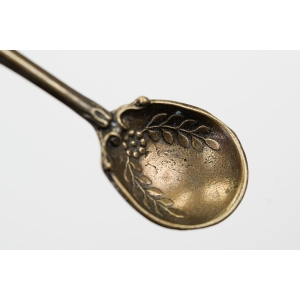 72331 JUDAIKA MOSIĘŻNA ŁYŻECZKA DO SOLI LUB KADZIDŁA Z MENORĄ (3).JPG