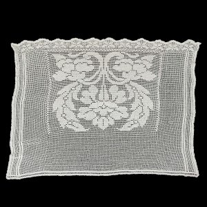 72687 SZYDEŁKO PIĘKNA FIRANKA W KWIATY 130 X 101 CM (1).jpg