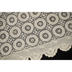 72689 KREMOWO-BEŻOWY OBRUS W ROZETY ROBIONY NA DRUTACH 145 X 105 CM (2).JPG