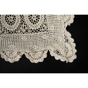 72689 KREMOWO-BEŻOWY OBRUS W ROZETY ROBIONY NA DRUTACH 145 X 105 CM (5).JPG