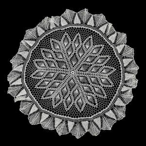 72934 SZYDEŁKO PAWIE OCZKA OBRUS NA KAWOWY STOLIK Śr. 81 CM (1).jpg