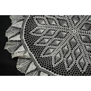 72934 SZYDEŁKO PAWIE OCZKA OBRUS NA KAWOWY STOLIK Śr. 81 CM (2).JPG