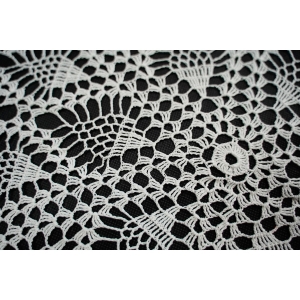 72934 SZYDEŁKO PAWIE OCZKA OBRUS NA KAWOWY STOLIK Śr. 81 CM (3).JPG