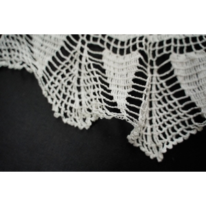 72934 SZYDEŁKO PAWIE OCZKA OBRUS NA KAWOWY STOLIK Śr. 81 CM (4).JPG