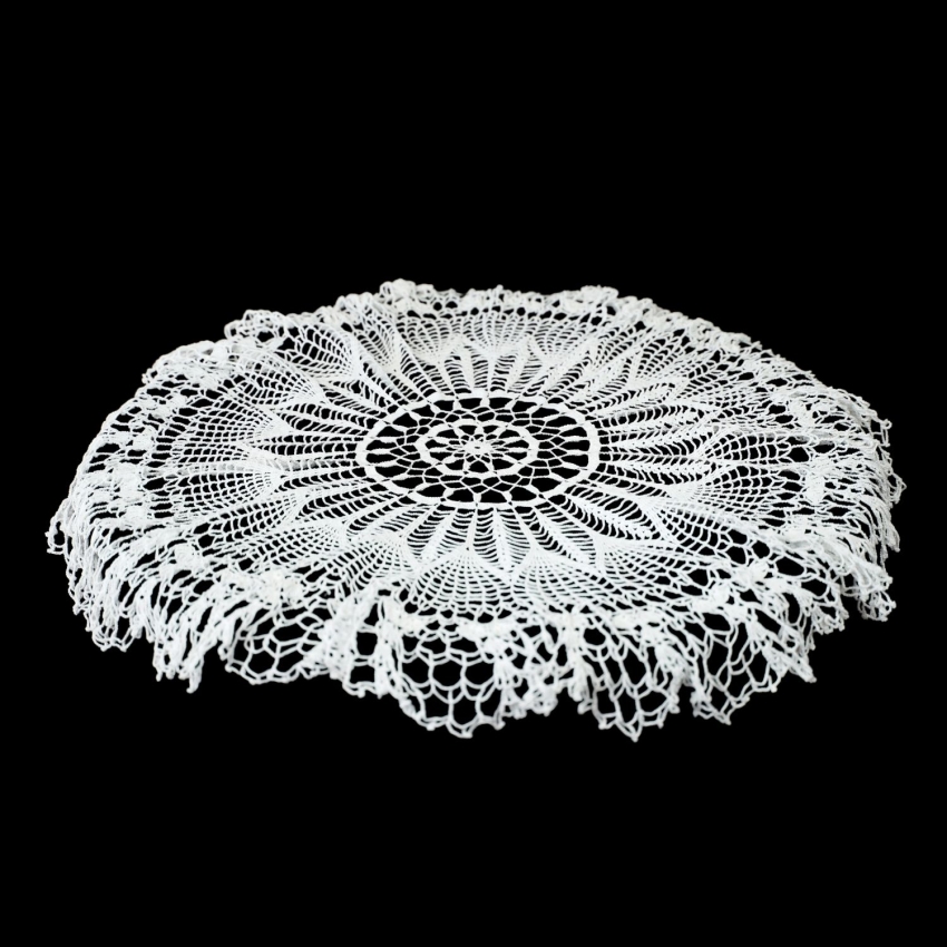 72938 SZYDEŁKO OBRUS NA KAWOWY STOLIK Z ROZETĄ Śr. 85 CM (1).jpg