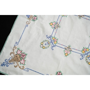 72949 ARCYDZIEŁO BARWNY HAFT KRZYŻYKOWY OBRUS 82 X 80 CM (2).JPG