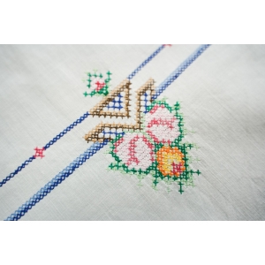 72949 ARCYDZIEŁO BARWNY HAFT KRZYŻYKOWY OBRUS 82 X 80 CM (3).JPG