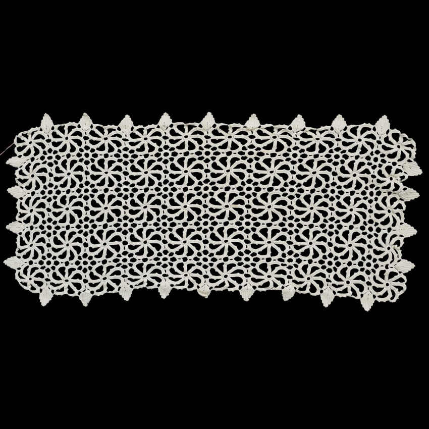 73281 SZYDEŁKO CUDOWNY BIEŻNIK SERWETA KORONKA W TYPIE IRLANDZKIM 97 X 45 CM (1).jpg