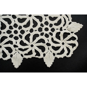 73281 SZYDEŁKO CUDOWNY BIEŻNIK SERWETA KORONKA W TYPIE IRLANDZKIM 97 X 45 CM (4).JPG