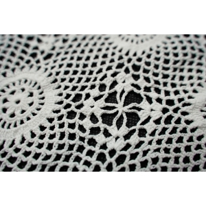 73298 SZYDEŁKO ŁADNY OBRUS W ROZETKI W BIELI 153 X 100 CM (4).JPG