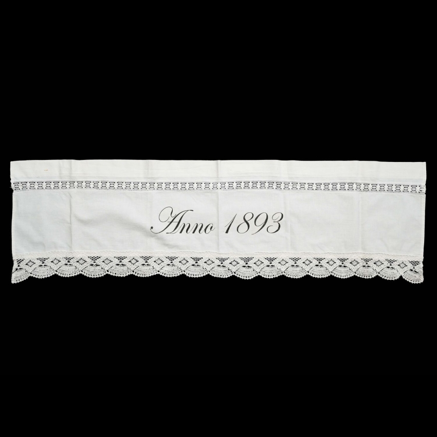 73433 SZYDEŁKO PŁÓTNO I KORONKI NADRUK ZAZDROSTKA LAMBREKIN 120 X 34 CM (1).jpg