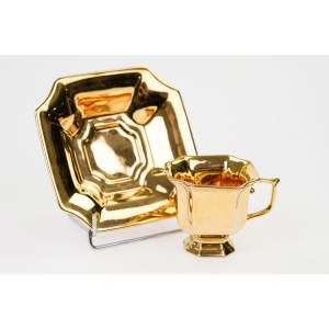 73476 CHODOV EMPÍR ZŁOTA FILIŻANKA MOKKA Z RÓŻOWEJ PORCELANY CUDEŃKO O GRANIASTYM KSZTAŁCIE (3).JPG