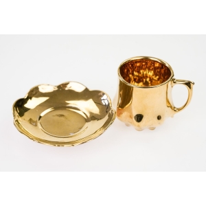 73477 MINIATURKA ZŁOTA FILIŻANKA MOKKA Z RÓŻOWEJ PORCELANY CUDEŃKO (3).JPG