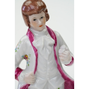 73517 ŁADNA FIGURKA KAWALERA Z KWIATEM RÓŻY RĘCZNIE MALOWANA (2).JPG