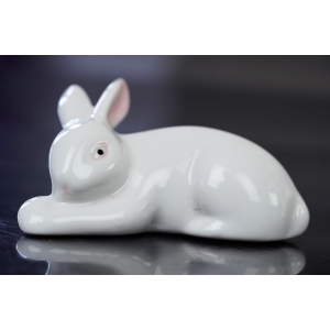 73528 PORCELANOWA FIGURKA LEŻĄCEGO ZAJĄCA KRÓLIKA (2).JPG