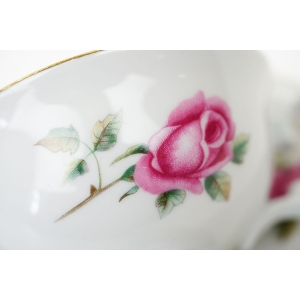 73700 WAWEL FILIŻANKA DO MOKKI ZE SPODKIEM W RÓŻE (3).JPG