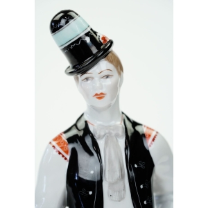 73802 HOLLOHAZA DUŻA FIGURA MĘŻCZYZNY W STROJU LUDOWYM (2).JPG